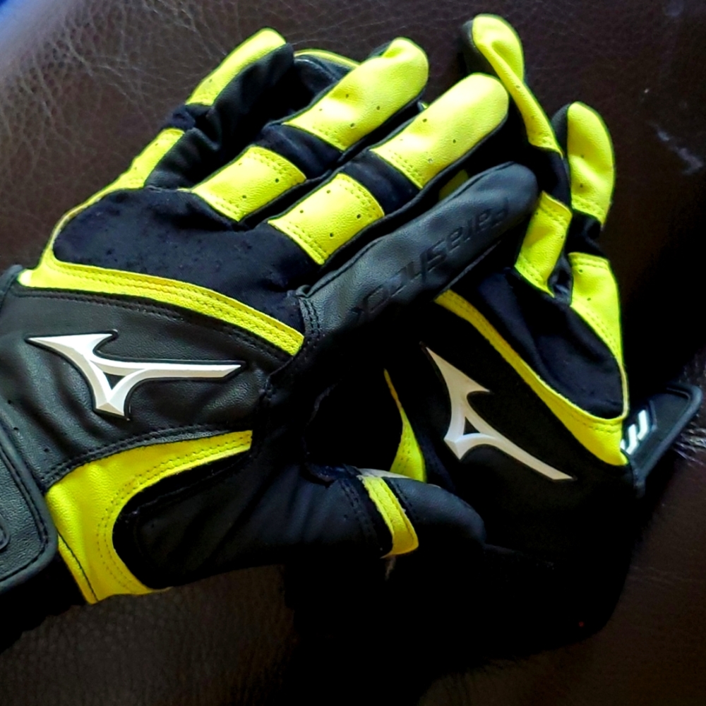 Mizuno batting gloves